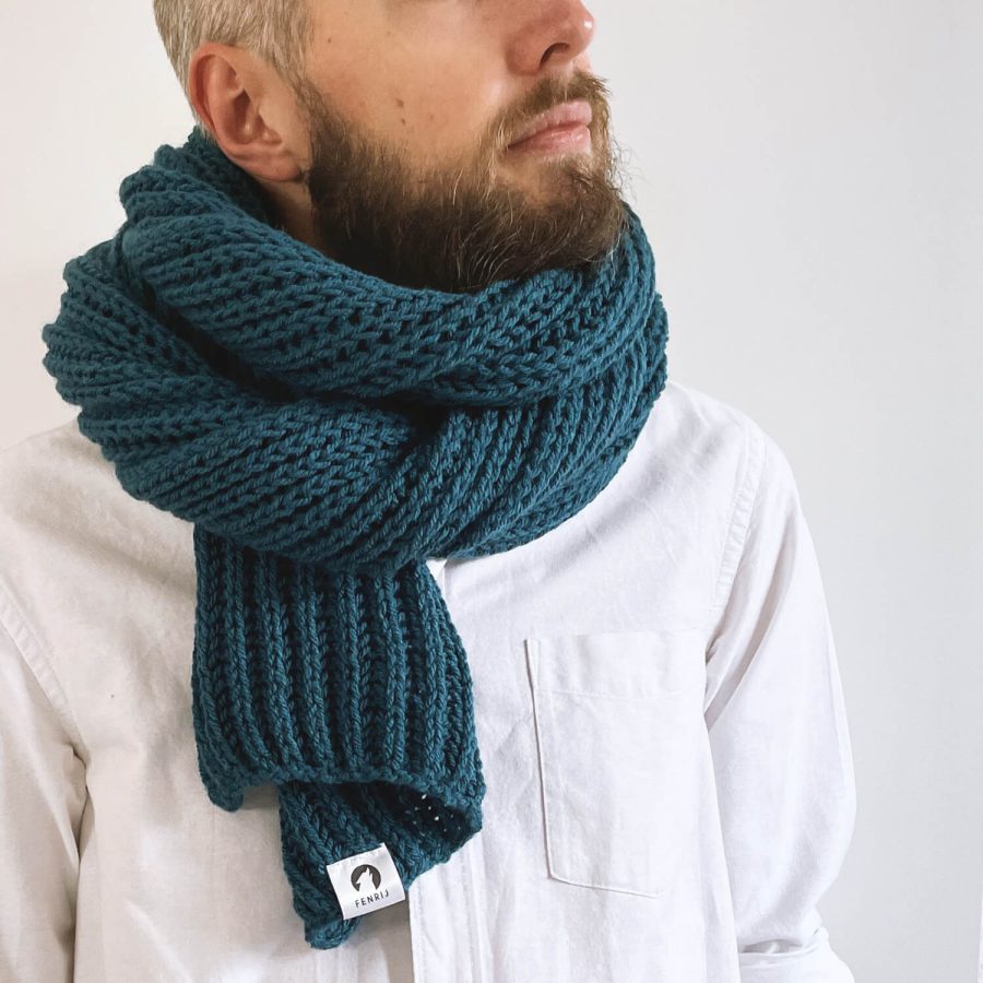 Handgestrickter XXL-Schal in petrol Stellan - ein echtes Slow Fashion Unikat